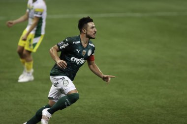 Palmeiras ve Defensa y Justicia arasındaki maç Libertadores. 18 Mayıs 2021, Sao Paulo, Brezilya: Defensa y Justicia 'dan koç Sebastian Beccacece, Palmeiras ve Defensa y Justicia (Arjantin) maçında)