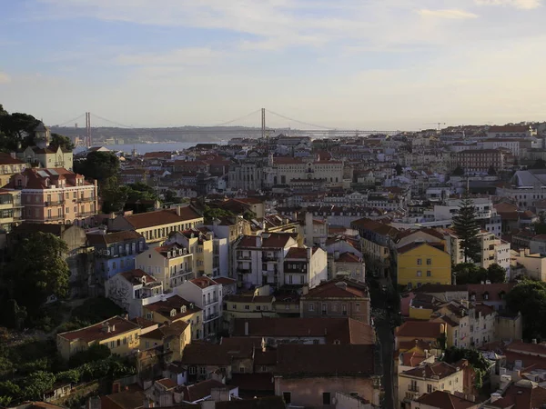 Μαΐου 2021 Λισαβόνα Πορτογαλία Τουρίστες Απολαμβάνουν Ηλιοβασίλεμα Στο Miradouro Graca — Φωτογραφία Αρχείου