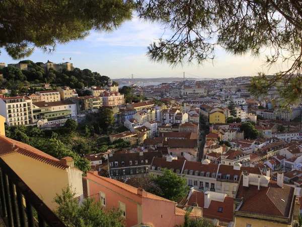 Maio 2021 Lisboa Portugal Turistas Apreciam Pôr Sol Miradouro Graca — Fotografia de Stock