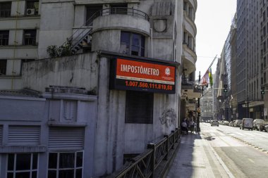 Sao Paulo impostometre kayıtları 1 trilyon vergi toplandı. 20 Mayıs 2021, Sao Paulo, Brezilya: Sao Paulo 'nun merkezindeki ACSP Impostometer (Sao Paulo Ticaret Birliği)' nin görüntüsü, 1 trilyon dolarlık vergi hedefine ulaştı. 