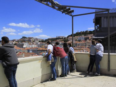 23 Mayıs 2021, Lizbon, Portekiz: Covid-19 salgını yüzünden aktif olmamasına rağmen, Santa Justa Asansörü turistleri bu Pazar günü Portekiz 'in başkenti Lizbon' a çekiyor.