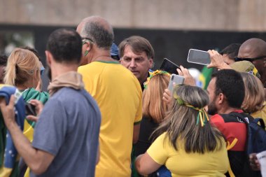 Başkan Bolsonaro Rio de Janeiro 'da destekçilerle protesto sırasında. 23 Mayıs 2021, Rio de Janeiro, Brezilya: Cumhurbaşkanı Jair Bolsonaro ile Altyapı Bakanı Tarcisio Gomes de Freitas, Helio Lopes 
