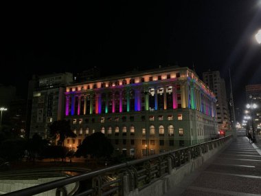 Anhangabau vadisini aydınlatan özel ışıklar. 21 Mayıs 2021, Sao Paulo, Brezilya: Sao Paulo 'nun merkezindeki yeniden canlanmış Anhangabau vadisini aydınlatan özel ışıklar