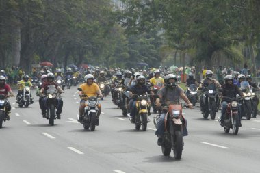 23 Mayıs 2021, Rio de Janeiro, Brezilya: Cumhurbaşkanı Jair Bolsonaro bu Pazar sabahı motosikletçilerle birlikte Rio de Janeiro 'da bir tura katıldı (23.)