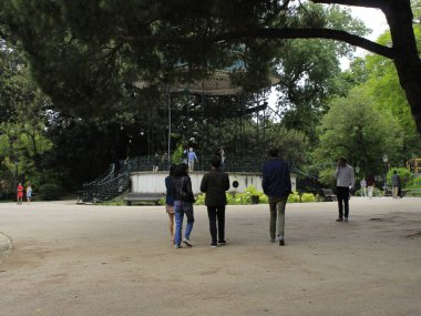 Lizbon 'daki Jardim da Estrela parkında hareket var. 22 Mayıs 2021, Lizbon, Portekiz: Bu Cumartesi (22) Lizbon, Portekiz 'deki Jardim da Estrela kamu parkında hareket)