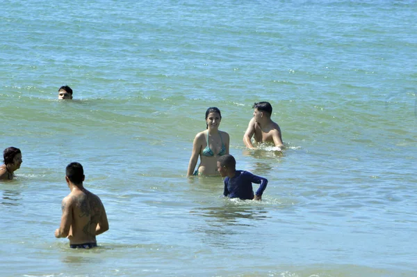 纳塔尔的Ponta Negra海滩上的游客 2021年5月21日 巴西纳塔尔 海滩上的人员流动 — 图库照片