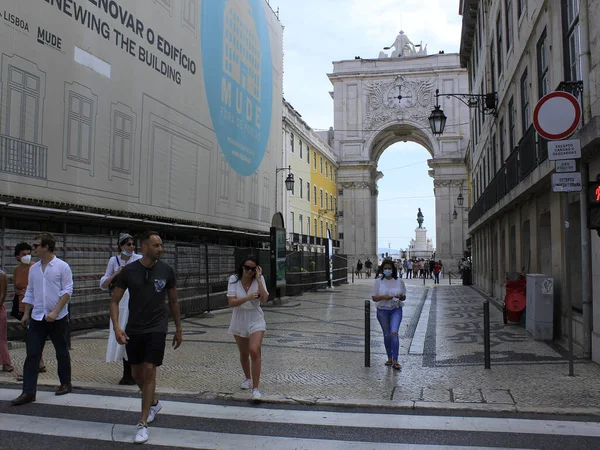 Fußgänger Durchqueren Den Imposanten Handelsplatz Mai 2021 Lissabon Portugal Fußgänger — Stockfoto