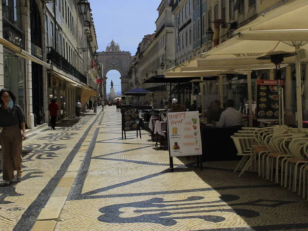 Pedestres Circulam Pela Imponente Praça Comércio Maio 2021 Lisboa Portugal — Fotografia de Stock