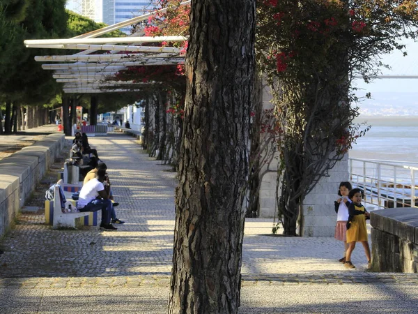 Maggio 2021 Lisbona Portogallo Movimento Intorno Parco Delle Nazioni Con — Foto Stock