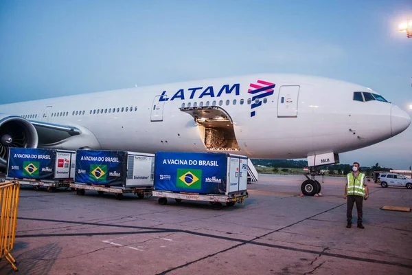 São Paulo Maio 2021 Chegada Insumos Para Produção Vacina Corona — Fotografia de Stock