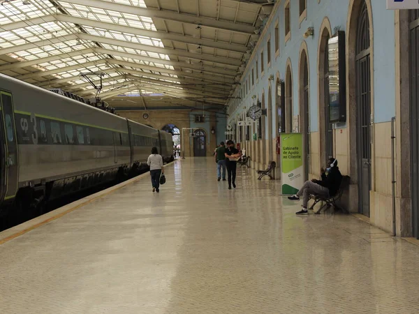 Fahrgastbewegung Bahnhof Apolonia Lissabon Mai 2021 Lissabon Portugal Personenverkehr Bahnhof — Stockfoto