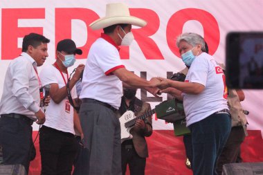Pedro Castillo, Peru Başkanlığı adayı, Lima 'daki kampanya sırasında. 26 Mayıs 2021, Lima, Peru: Pedro Castillo, Peru 'nun başkenti Lima' da 26 Mayıs Çarşamba günü düzenlenen kampanya sırasında,)
