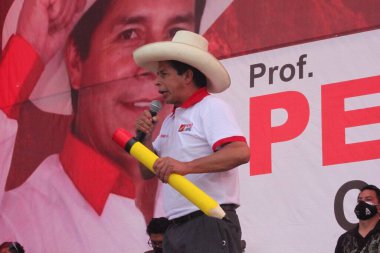 Pedro Castillo, Peru Başkanlığı adayı, Lima 'daki kampanya sırasında. 26 Mayıs 2021, Lima, Peru: Pedro Castillo, Peru 'nun başkenti Lima' da 26 Mayıs Çarşamba günü düzenlenen kampanya sırasında,)