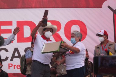 Pedro Castillo, Peru Başkanlığı adayı, Lima 'daki kampanya sırasında. 26 Mayıs 2021, Lima, Peru: Pedro Castillo, Peru 'nun başkenti Lima' da 26 Mayıs Çarşamba günü düzenlenen kampanya sırasında,)