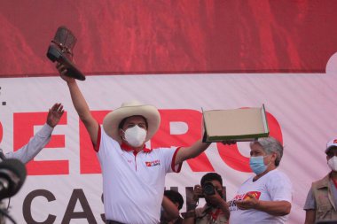 Pedro Castillo, Peru Başkanlığı adayı, Lima 'daki kampanya sırasında. 26 Mayıs 2021, Lima, Peru: Pedro Castillo, Peru 'nun başkenti Lima' da 26 Mayıs Çarşamba günü düzenlenen kampanya sırasında,)