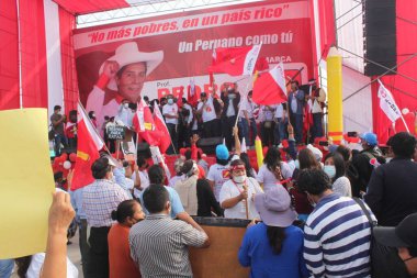 Pedro Castillo, Peru Başkanlığı adayı, Lima 'daki kampanya sırasında. 26 Mayıs 2021, Lima, Peru: Pedro Castillo, Peru 'nun başkenti Lima' da 26 Mayıs Çarşamba günü düzenlenen kampanya sırasında,)