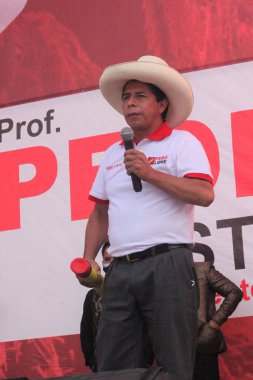 Pedro Castillo, Peru Başkanlığı adayı, Lima 'daki kampanya sırasında. 26 Mayıs 2021, Lima, Peru: Pedro Castillo, Peru 'nun başkenti Lima' da 26 Mayıs Çarşamba günü düzenlenen kampanya sırasında,)