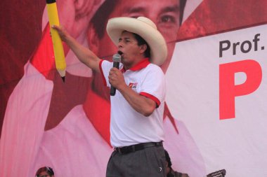 Pedro Castillo, Peru Başkanlığı adayı, Lima 'daki kampanya sırasında. 26 Mayıs 2021, Lima, Peru: Pedro Castillo, Peru 'nun başkenti Lima' da 26 Mayıs Çarşamba günü düzenlenen kampanya sırasında,)