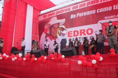 Pedro Castillo, Peru Başkanlığı adayı, Lima 'daki kampanya sırasında. 26 Mayıs 2021, Lima, Peru: Pedro Castillo, Peru 'nun başkenti Lima' da 26 Mayıs Çarşamba günü düzenlenen kampanya sırasında,)