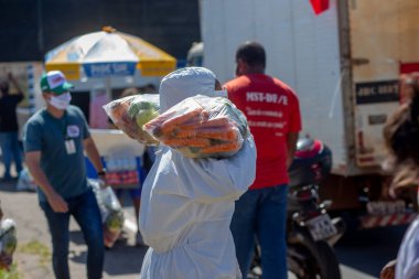 Birlik merkezleri ve sosyal hareketler Brasilia 'daki açlığı protesto ediyor. 26 Mayıs 2021, Brasilia, Brezilya: Birlik merkezleriyle bağlantılı protestocular ve sosyal hareketler Bolsonaro hükümetine karşı covid-19 aşısı için protesto eylemi 