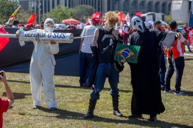 Birlik merkezleri ve sosyal hareketler Brasilia 'daki açlığı protesto ediyor. 26 Mayıs 2021, Brasilia, Brezilya: Birlik merkezleriyle bağlantılı protestocular ve sosyal hareketler Bolsonaro hükümetine karşı covid-19 aşısı için protesto eylemi 