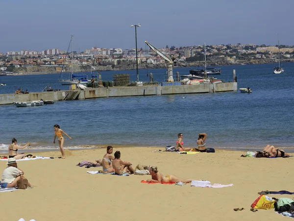 포르투갈의 해변에서 목욕하는 사람들의 움직임 포르투갈 카사스 2021 바더스는 수요일 — 스톡 사진