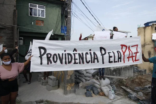 Morro da Providencia sakinlerinin protestosu. 27 Mayıs 2021, Rio de Janeiro, Brezilya: Morro da Providencia sakinlerinin şiddete karşı bir protestosu, Supervia kentsel trenlerinin dolaşımını ve VLT operasyonunu etkiledi. 