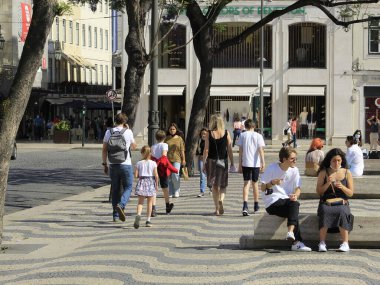 Lizbon 'da turizmin yeniden açılması. 29 Mayıs 2021, Lizbon, Portekiz: Bu Cumartesi Portekiz 'in Lizbon kentinde, Principe Real bahçesinde insan dolaşımı)