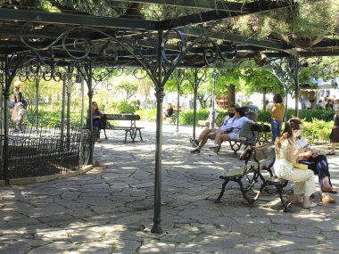 Lizbon 'da turizmin yeniden açılması. 29 Mayıs 2021, Lizbon, Portekiz: Bu Cumartesi Portekiz 'in Lizbon kentinde, Principe Real bahçesinde insan dolaşımı)