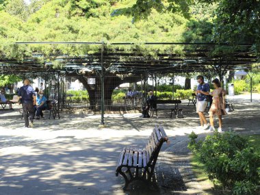 Lizbon 'da turizmin yeniden açılması. 29 Mayıs 2021, Lizbon, Portekiz: Bu Cumartesi Portekiz 'in Lizbon kentinde, Principe Real bahçesinde insan dolaşımı)