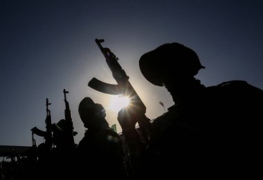 El Kassam Tugayları 'nın güney Gazze Şeridi' ndeki askeri geçit töreni. 29 Mayıs 2021 - Gazze Şeridi, Filistin Toprakları: Filistin hareketi Hamas 'ın askeri kanadı Izz al-Din el-Qassam Tugayları' ndan silahlı adamlar