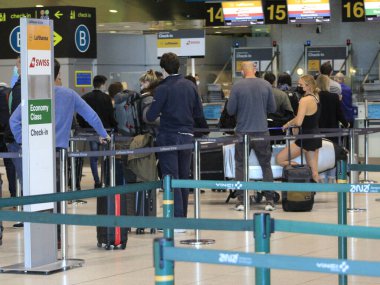 30 Mayıs 2021, Lizbon, Portekiz: Geçen Pazartesi (24) Lizbon 'daki Humberto Delgado havaalanında yolcu hareketi. Kıbrıs, Litvanya ve İsveç Portekiz 'in yeşil listesine katılacaklar