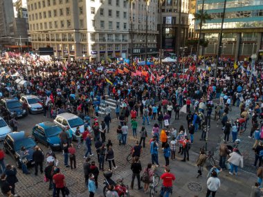 Bolsonaro hükümetine karşı protesto Porto Alegre. 29 Mayıs 2021, Porto Alegre, Brezilya: Cumhurbaşkanı Jair Bolsonaro hükümetine karşı protestocular, sol partiler ve sendika merkezleriyle bağlantılı protestocular 