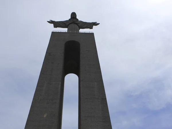 리스본의 크리스토 라이의 기념비 포르투갈 포르투갈 리스본 2021 리스본 그리스도에게 — 스톡 사진