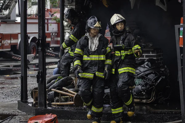 Feuer Sao Paulo Mai 2021 Sao Paulo Brasilien Feuerwehrleute Bekämpfen — Stockfoto