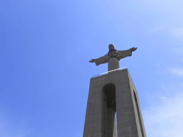 리스본의 크리스토 라이의 기념비 포르투갈 포르투갈 리스본 2021 리스본 그리스도에게 — 스톡 사진