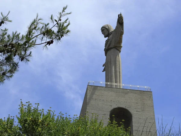 기념비를 리스본의 그리스도 왕에게 여행을 2021 포르투갈 리스본 포르투갈의 명소중 — 스톡 사진