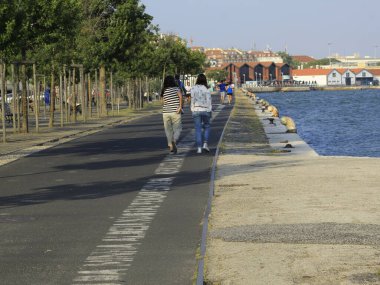 Lisboa (Portekiz), 31 / 05 / 2021 - İnsanların hareketi ve sokakta spor yapmak