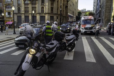 Sao Paulo 'da konut protestosu. 2 Haziran 2021, Sao Paulo, Brezilya: MTST (Evsiz İşçiler Hareketi) ile bağlantılı protestocular, Sao Paulo Tarih Merkezi 'ndeki Libero Badaro caddesini Çarşamba günü öğleden sonra konut protestosu sırasında trafiğe kapattılar. 