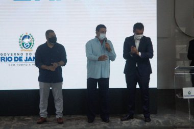 Rio de Janeiro Valisi Claudio Castro yoksullukla savaşmak için SuperaRJ programını başlattı. 2 Haziran 2021, Rio de Janeiro, Brezilya: Rio de Janeiro Valisi, Claudio Castro SuperaRJ programını başlatma töreninde