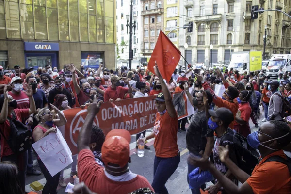 Mtstサンパウロの住宅のための抗議 2021年6月2日ブラジル サンパウロ Mtst Movement Homeless Workers ブロックにリンクされている抗議者リベルバダロ通り サンパウロの歴史的中心部では 水曜日の午後に住宅の抗議中 — ストック写真