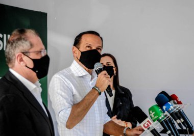 Sao Paulo valisi Joao Doria, kovid-19 'a karşı ikinci doz Coronavac aşısı alıyor. 4 Haziran 2021, Sao Paulo, Brezilya: Jean Gorinchteyn, Sao Paulo 'nun Sağlık Bakanı, bir basın toplantısı sırasında 