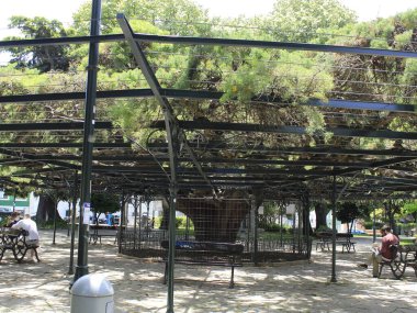 Lisbon 'daki Principe Real Garden manzarası. 3 Haziran 2021, Lizbon, Portekiz: Bairro Alto 'nun eteklerinde bulunan Principe Real Garden manzarası, 19. yüzyılın ortalarında inşa edildi.. 