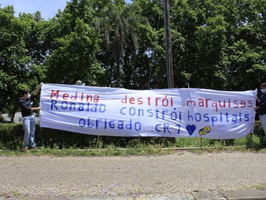 Cristiano Ronaldo 'nun Lizbon' daki dairesine bir tabela yapılmasını protesto et. 3 Haziran 2021, Lizbon, Portekiz: Oyuncunun Lizbon 'da bir dairesi olan binanın önünde Cristiano Ronaldo lehine protesto)
