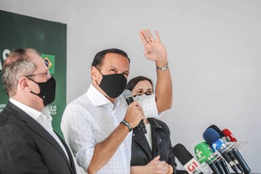 Sao Paulo valisi Joao Doria, kovid-19 'a karşı ikinci doz Coronavac aşısı alıyor. 4 Haziran 2021, Sao Paulo, Brezilya: Jean Gorinchteyn, Sao Paulo 'nun Sağlık Bakanı, bir basın toplantısı sırasında 