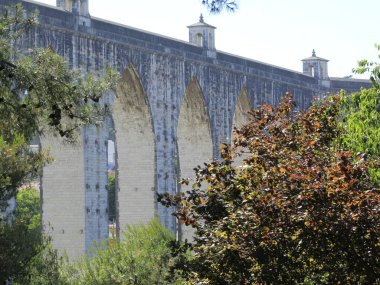 Aguas Livres Aqueduct, Lizbon 'da. 6 Haziran 2021, Lizbon, Portekiz: Büyük Lizbon 'a 18. yüzyıldan kalma bir mühendislik çalışması olan Aguas Livres su kemerine bakınız. Ana kaynağa 14 km uzaklıkta, Canecas 'ta Mae d' Agua das Amoreiras 'a kadar.