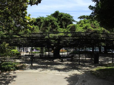 Lisbon 'daki Principe Real Garden manzarası. 3 Haziran 2021, Lizbon, Portekiz: Bairro Alto 'nun eteklerinde bulunan Principe Real Garden manzarası, 19. yüzyılın ortalarında inşa edildi.. 