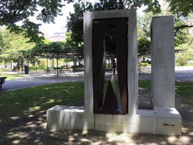 Homofobi kurbanlarının anısına Principe Real Park, Lizbon. 3 Haziran 2021, Lizbon, Portekiz: 3 Haziran Perşembe günü Principe Real Park, Lizbon 'da kurulan homofobi, lesphobi ve transfobi mağdurlarının anısına. Fotoğraf: Edson de Souza / TheNews