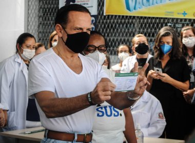 Sao Paulo valisi Joao Doria, kovid-19 'a karşı ikinci doz Coronavac aşısı alıyor. 4 Haziran 2021, Sao Paulo, Brezilya: Jean Gorinchteyn, Sao Paulo 'nun Sağlık Bakanı, bir basın toplantısı sırasında 