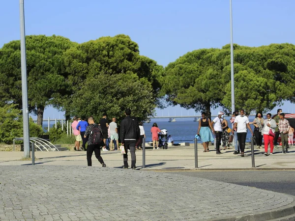 Lizbon Daki Milletler Parkı Nda Insan Dolaşımı Haziran 2021 Lizbon — Stok fotoğraf